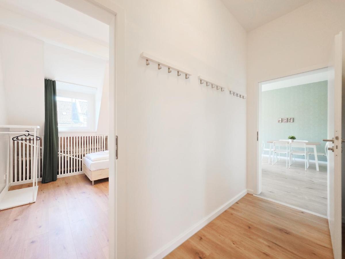Tolstov Apartments - 4 Room Apartment - Maisonette - Balcony - 20 Min Messe DUS and Old Town DUS