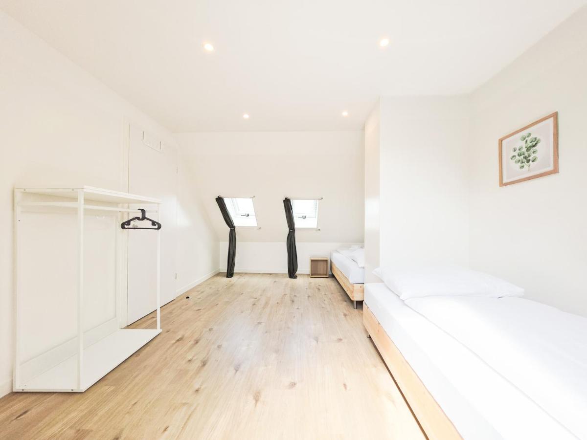 Tolstov Apartments - 4 Room Apartment - Maisonette - Balcony - 20 Min Messe DUS and Old Town DUS