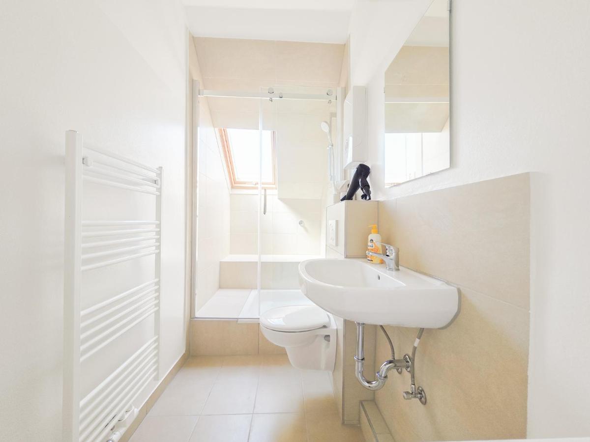 Tolstov Apartments - 4 Room Apartment - Maisonette - Balcony - 20 Min Messe DUS and Old Town DUS