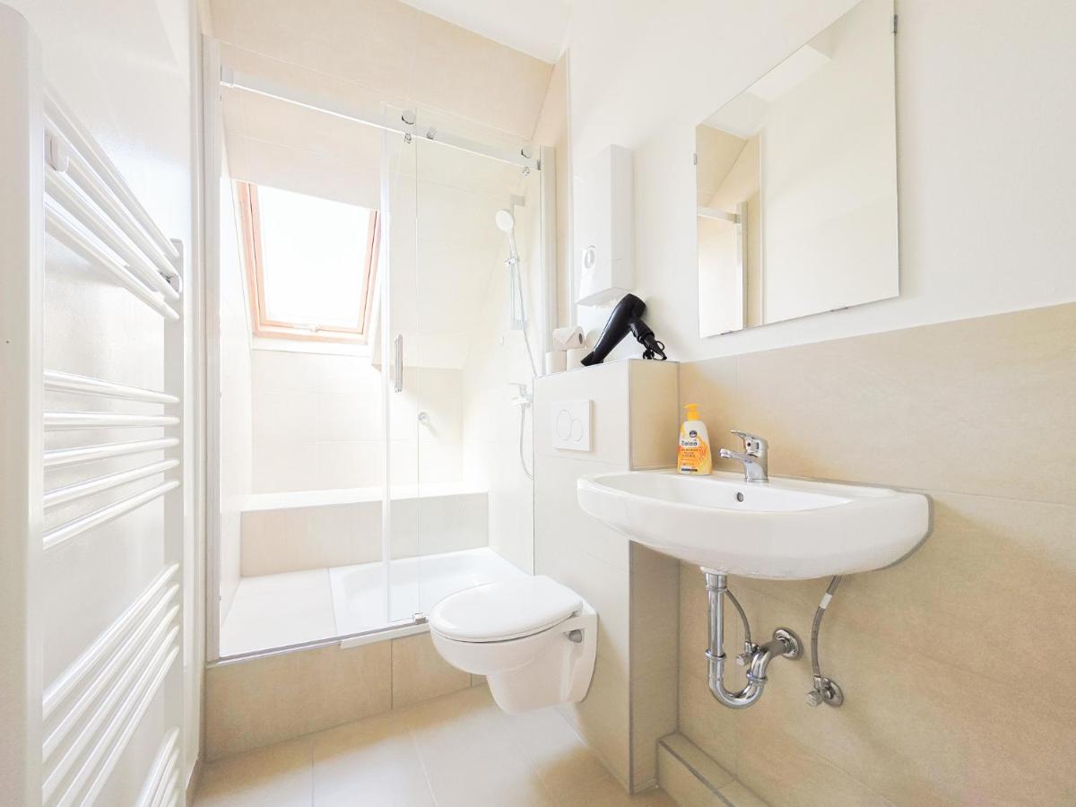 Tolstov Apartments - 4 Room Apartment - Maisonette - Balcony - 20 Min Messe DUS and Old Town DUS