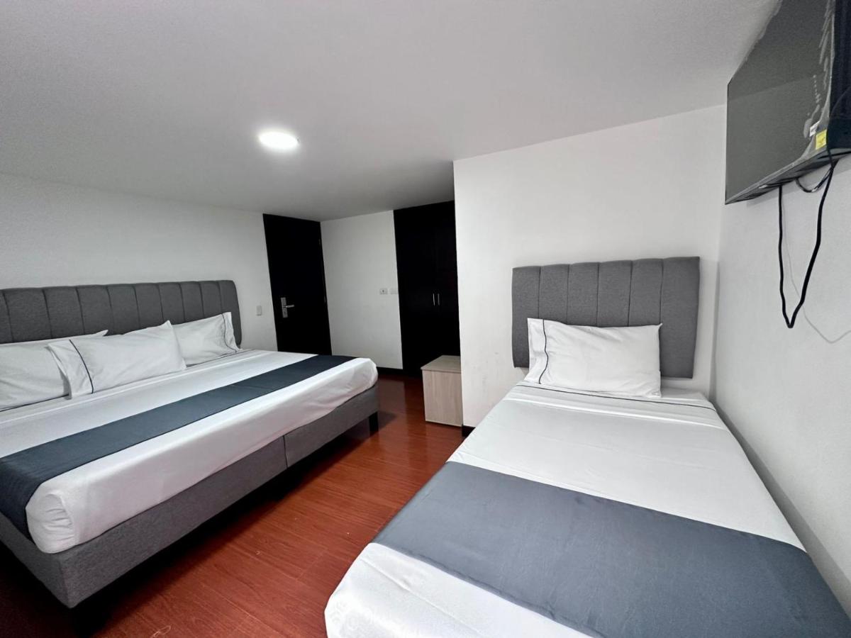 Hotel The MIRROR - Corferias - Vive Claro - 3
