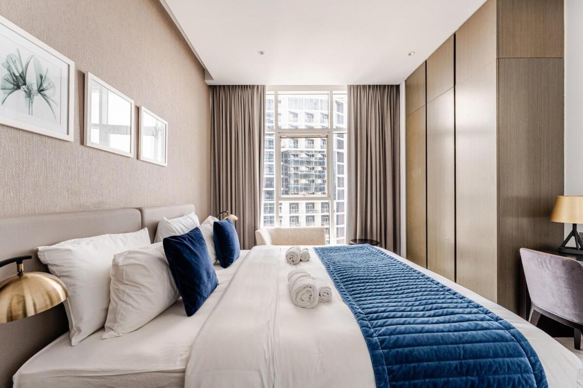 Stylish 1BR with Burj & Canal View - 2