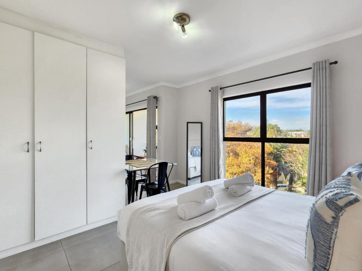 Rivers Edge Apartment in Rondebosch with Balcony - 2