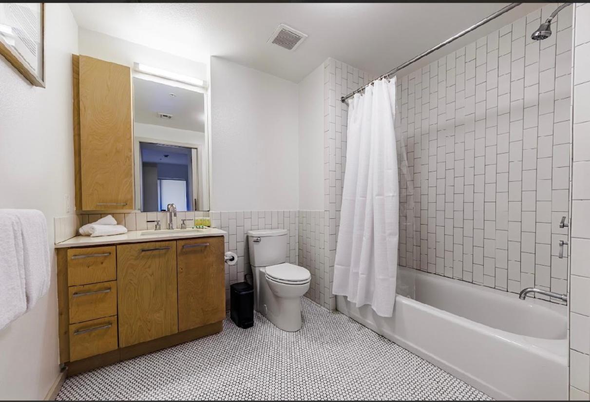 Beautiful Apartment in Hollywood - 3