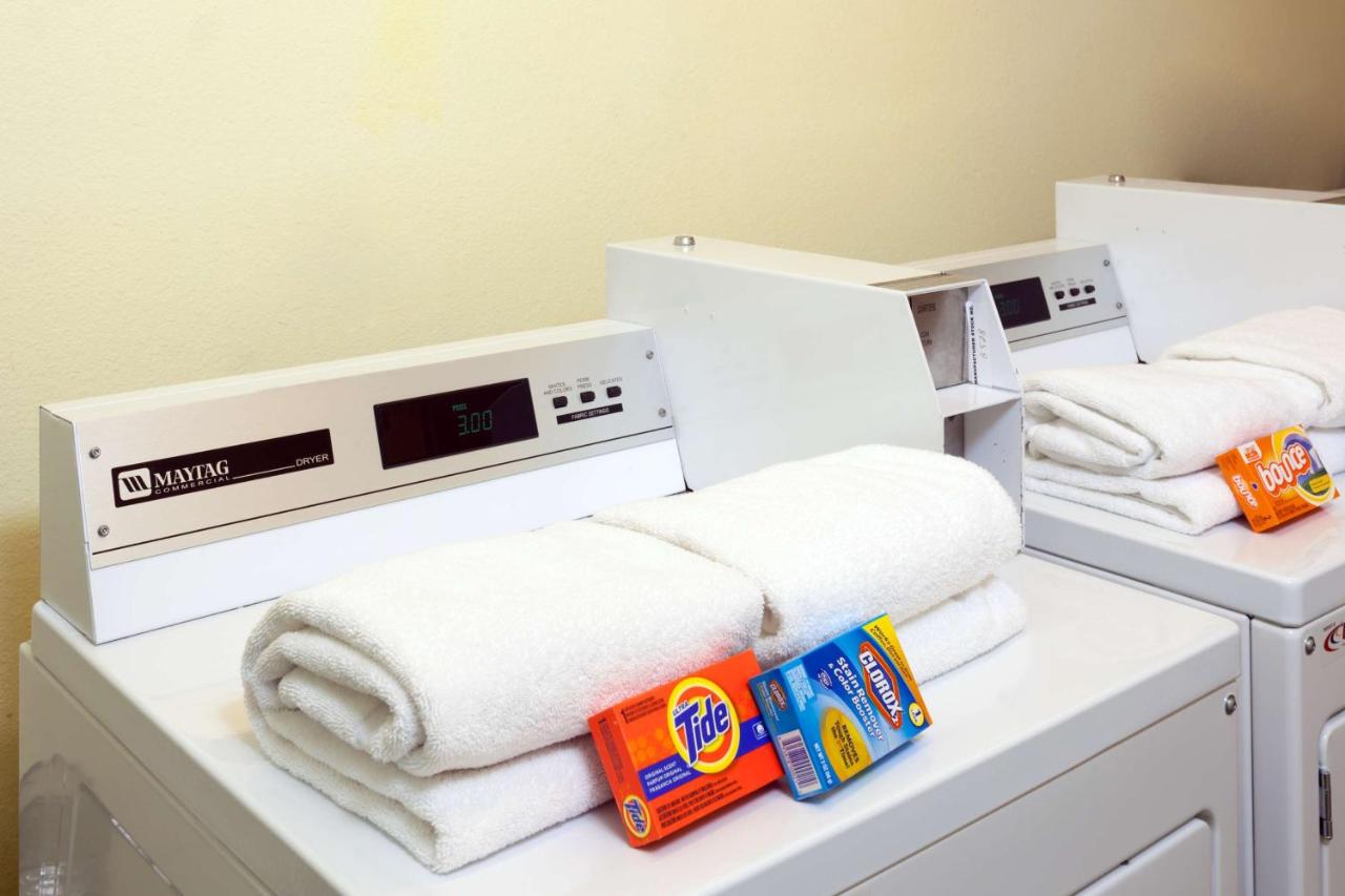 Ramada Plaza by Wyndham West Hollywood Hotel & Suites - 3