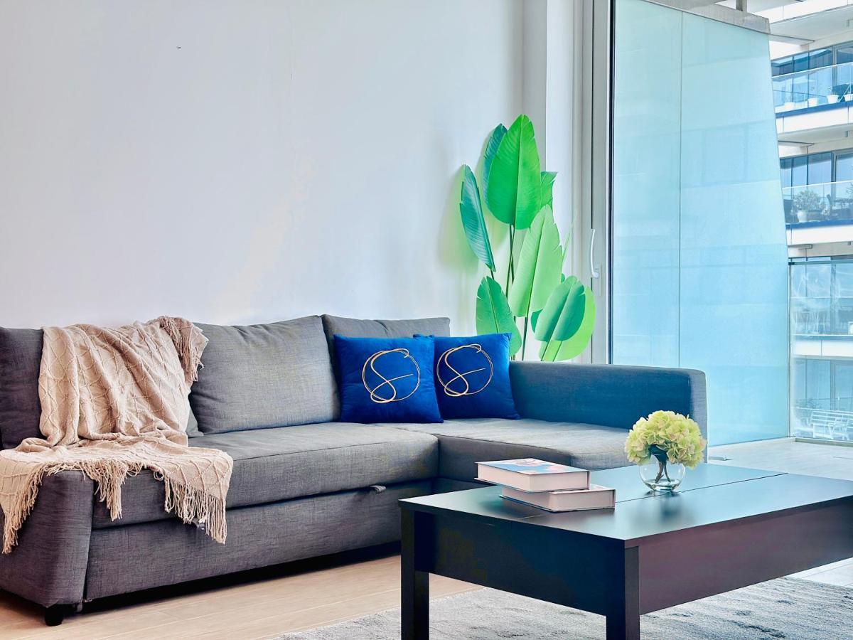 Bright 2BR Pool, Yas View & Direct Beach Access