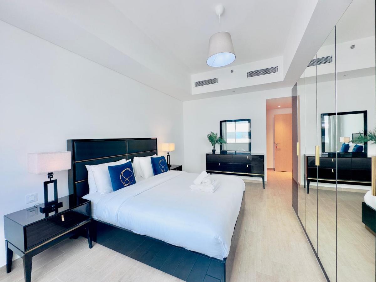 Bright 2BR Pool, Yas View & Direct Beach Access - 5