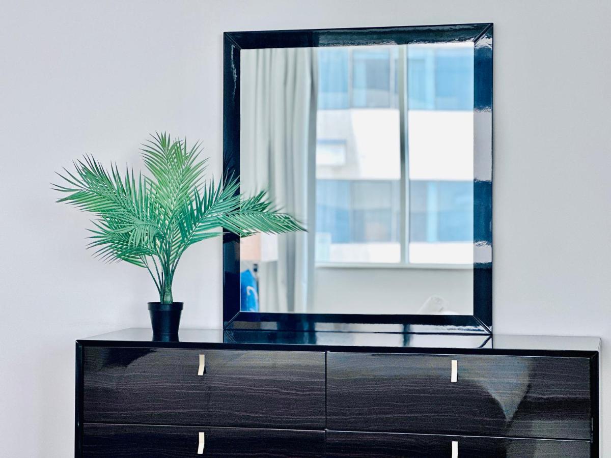 Bright 2BR Pool, Yas View & Direct Beach Access - 3