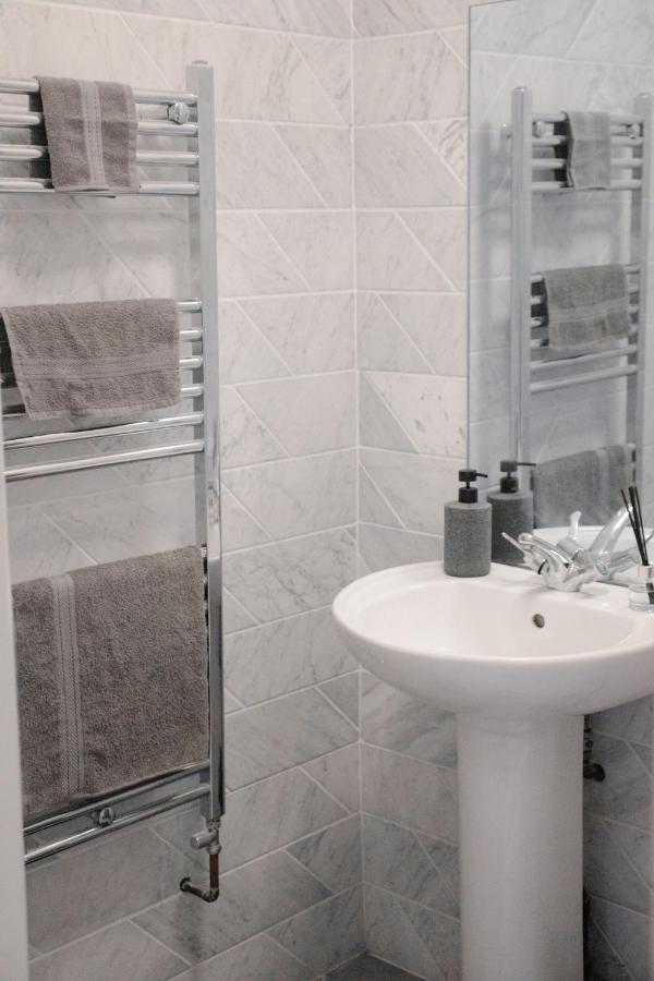 Perfect for 4 - 2 Bedroom 2 Bathroom Apartment Bermondsey, Tower Bridge, London Eye - 2