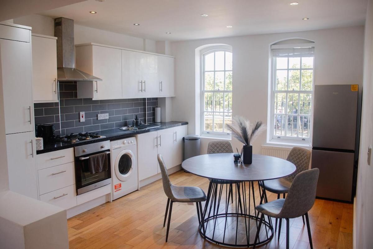 Perfect for 4 - 2 Bedroom 2 Bathroom Apartment Bermondsey, Tower Bridge, London Eye - 5
