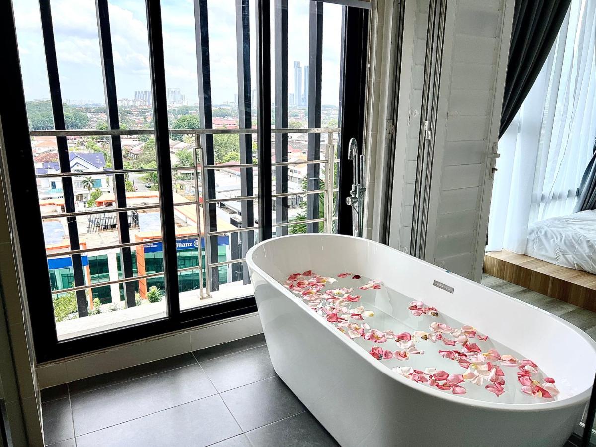 Midvalley Mosaic Southkey Muji w 3BR bathtub by Our Stay - 3