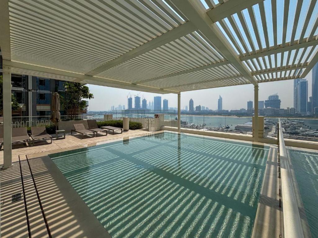 Luxury 3BR Palm Views at Emaar Beachfront - 3