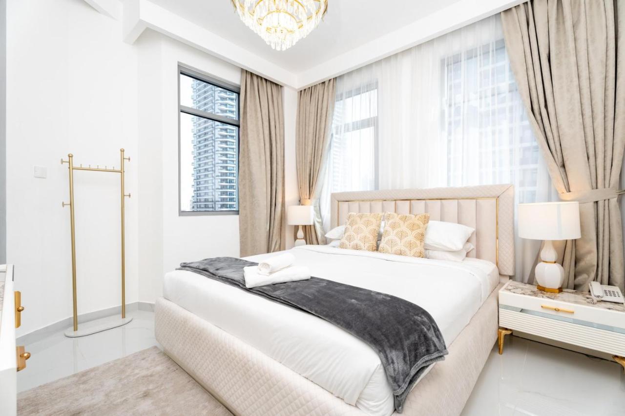 GuestReady - Fabulous home with Marina Canal views - 2