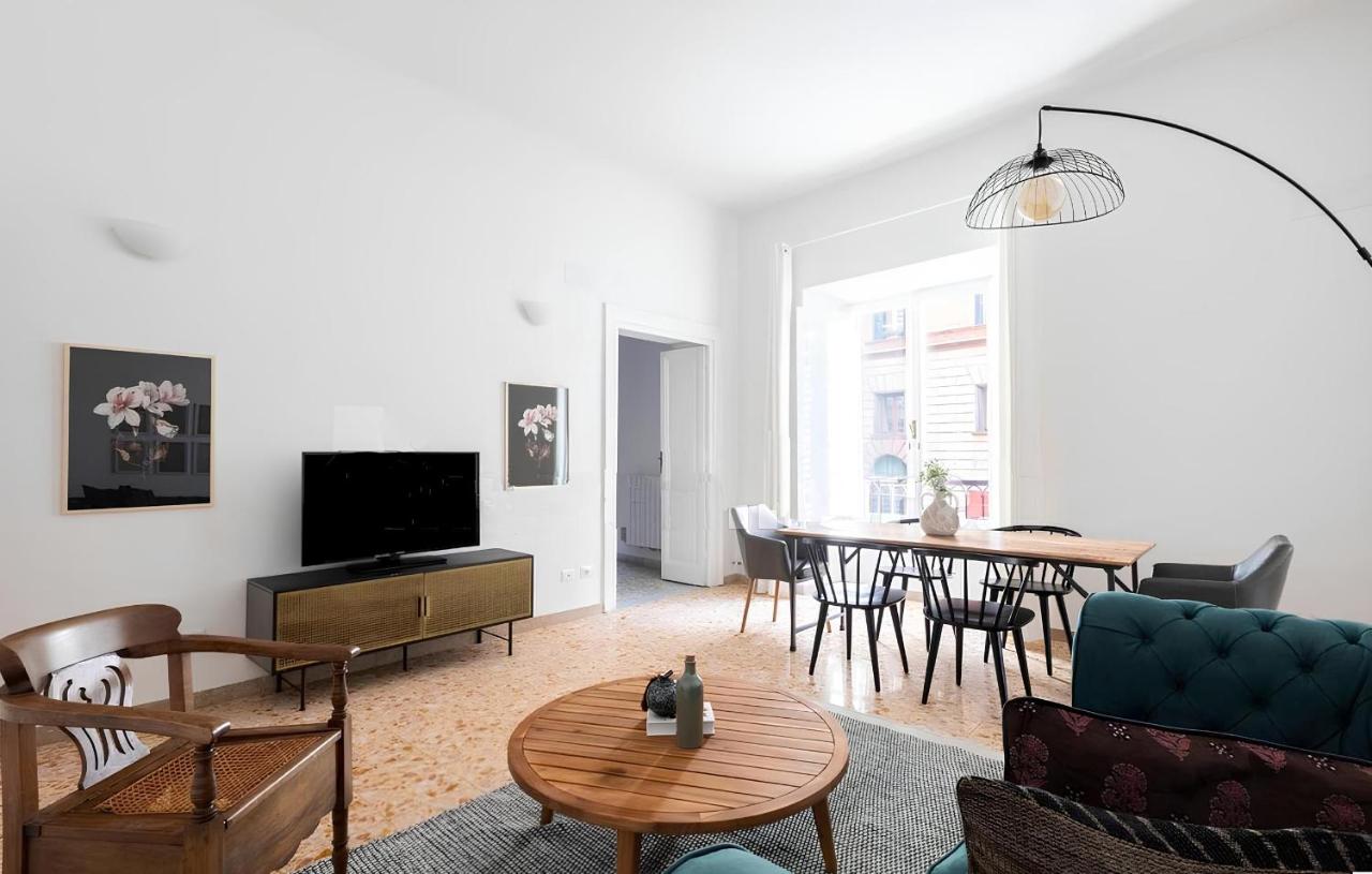 Historic 3BR Colosseum Apartment 160sqm for 9