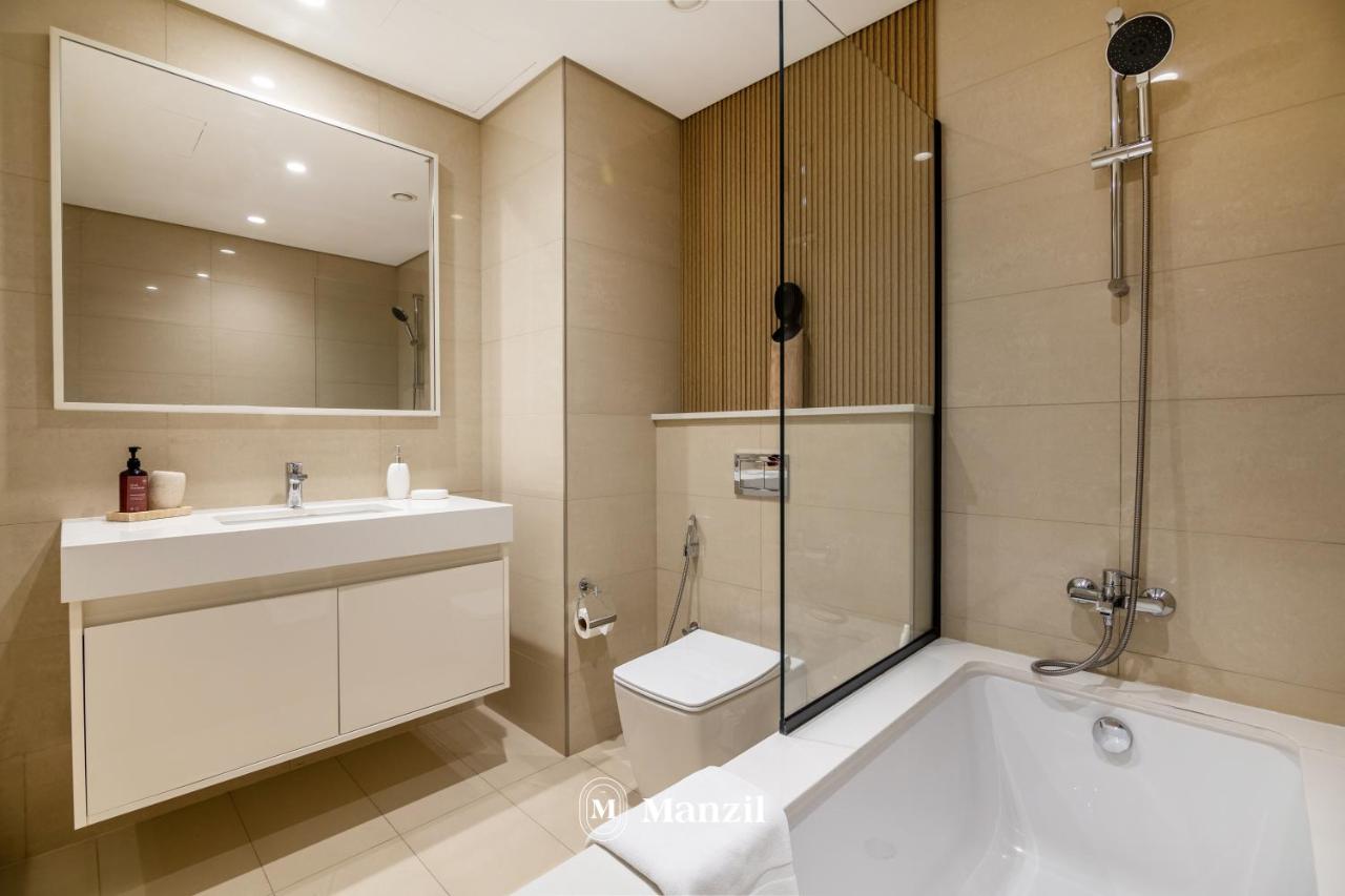Luxury 2BR Apartment in Downtown with Full Burj Khalifa View - 3