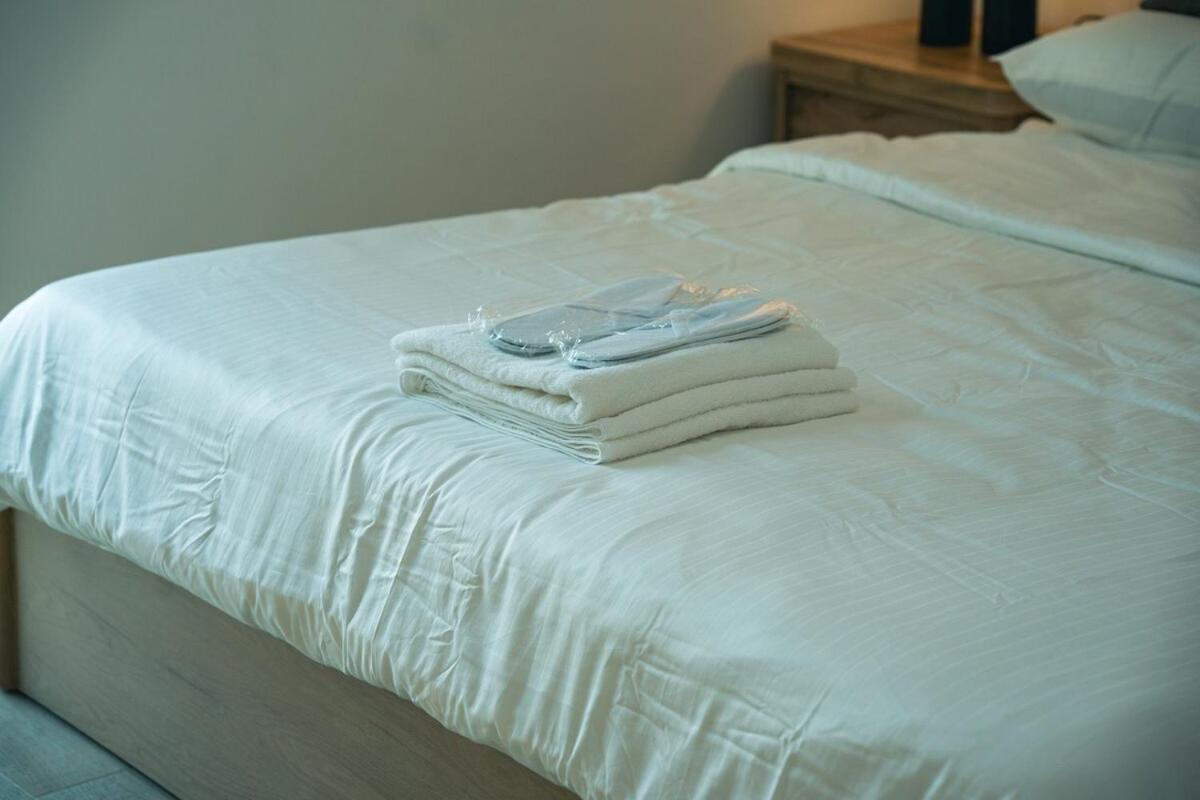 Modern 1BR with Lake View Yas Island Stay for 4 - 2