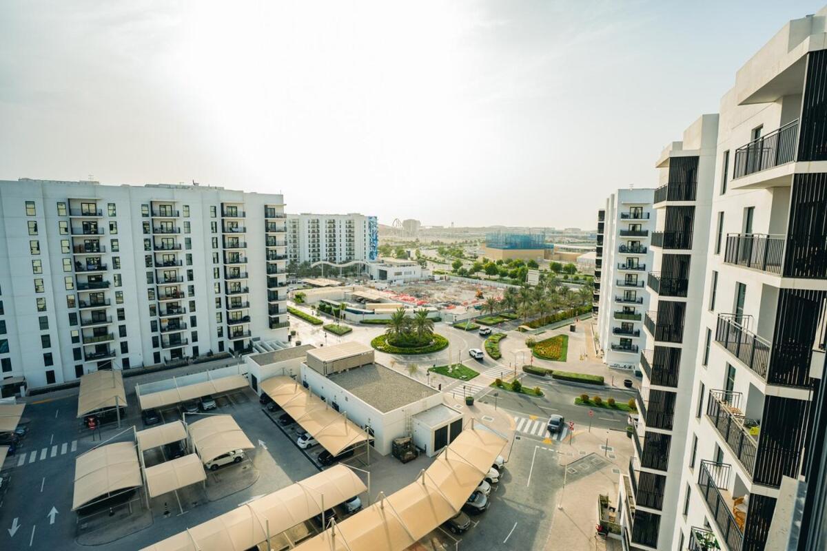 Modern 1BR with Lake View Yas Island Stay for 4 - 3