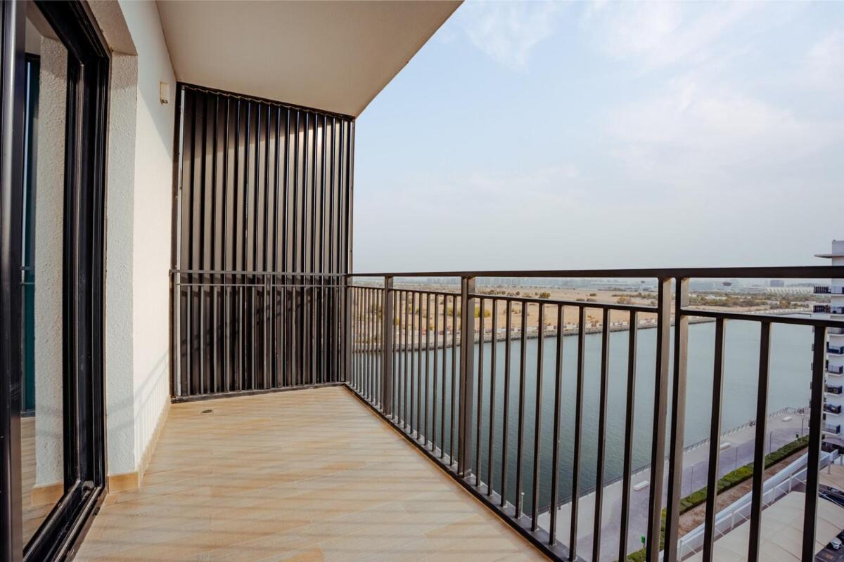 Modern 1BR with Lake View Yas Island Stay for 4 - 4