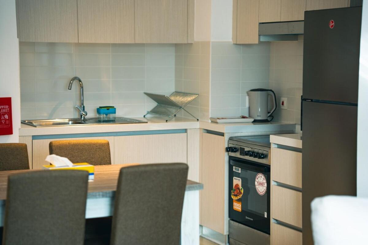 Modern 1BR with Lake View Yas Island Stay for 4 - 5