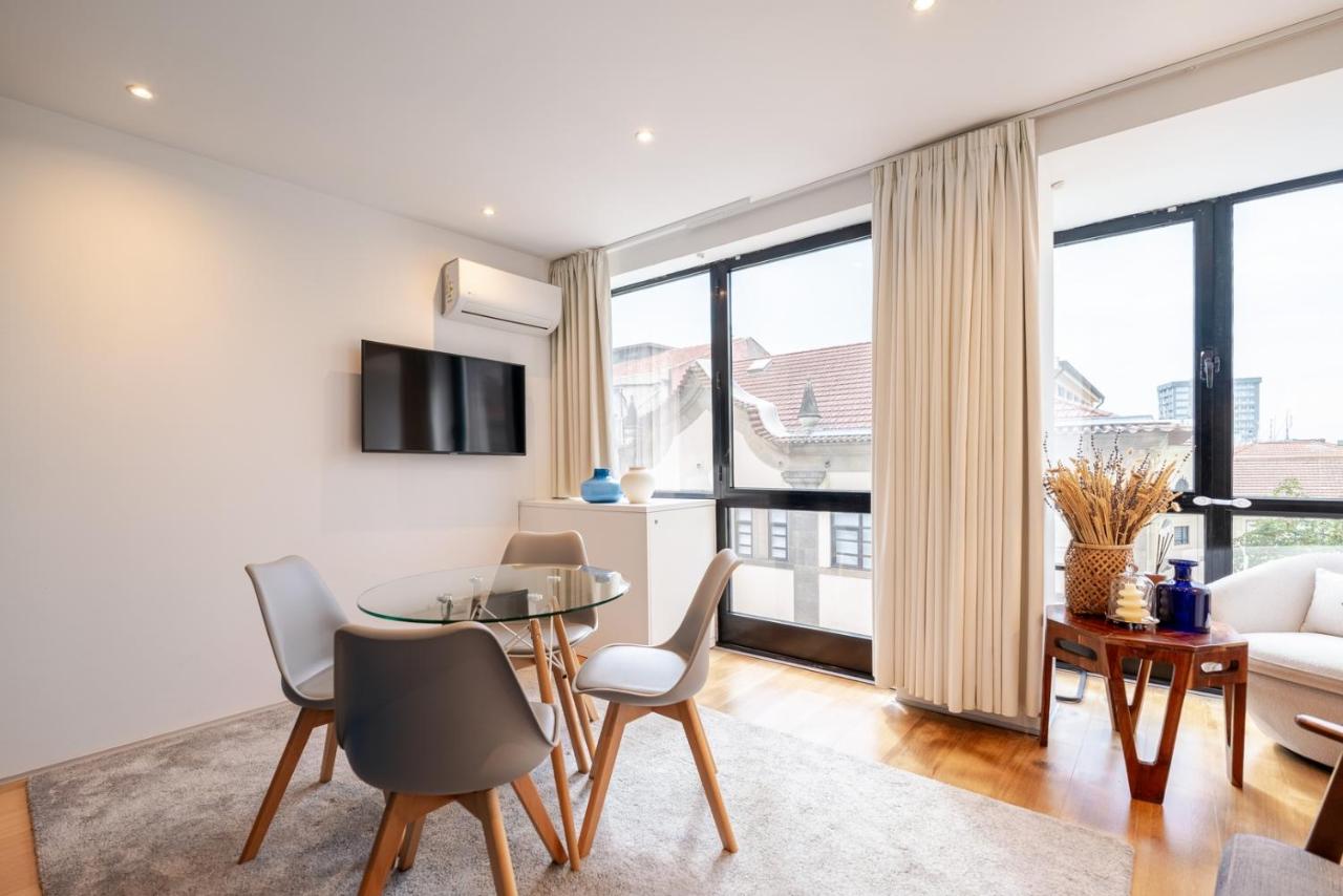 Stylish Flat with Workspace & Garage by HostWise - 2