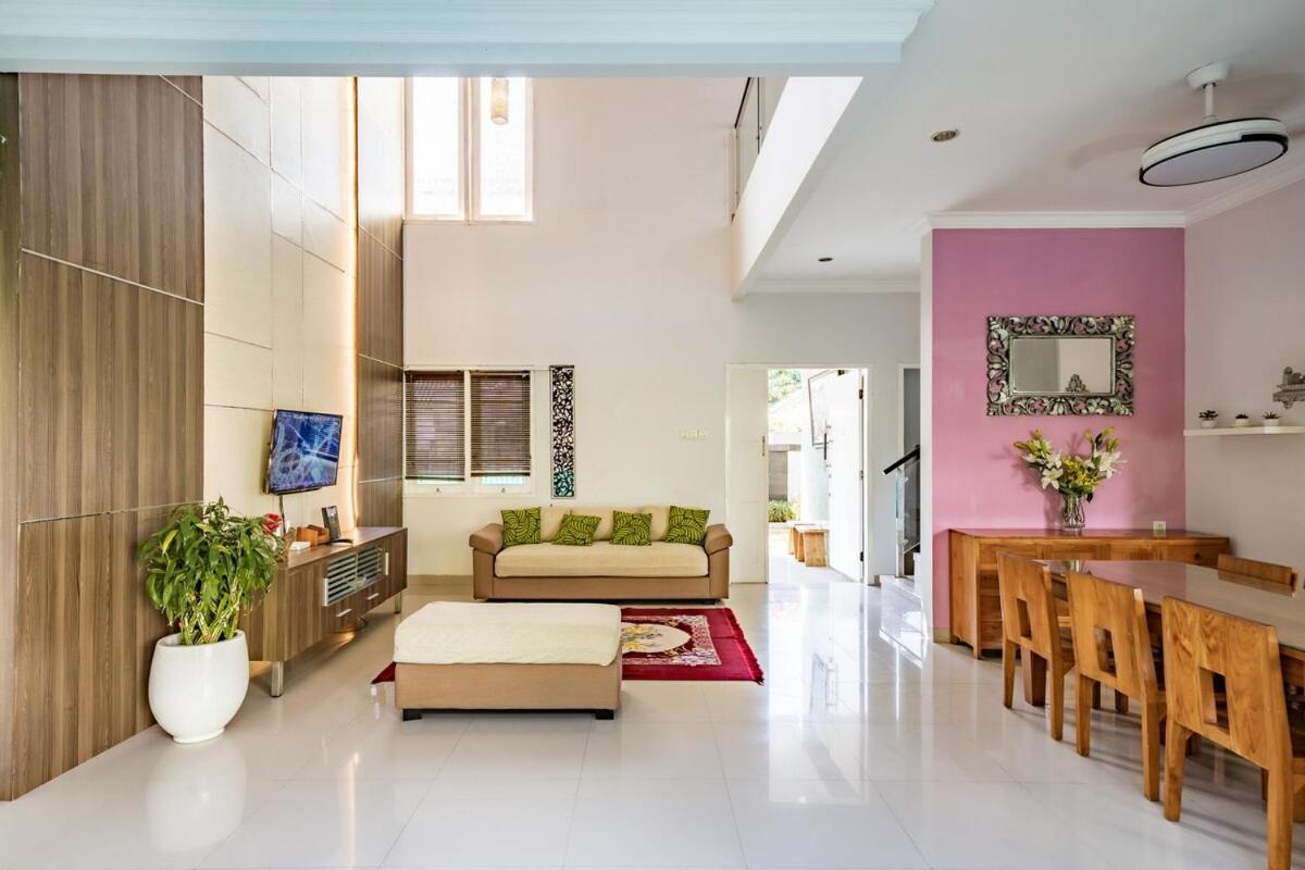 Casa Raya 4BR Villa in Kuta - 5
