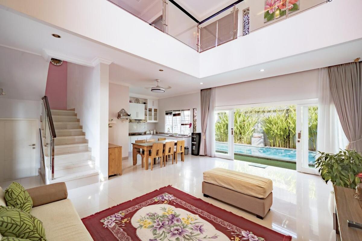 Casa Raya 4BR Villa in Kuta - 4