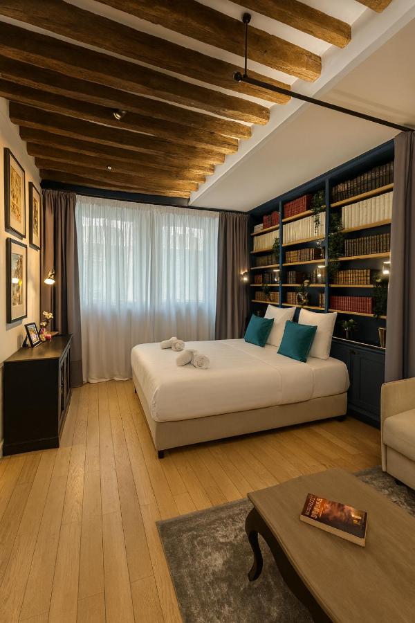 CIA Marais - Old Bookshop Style - 5