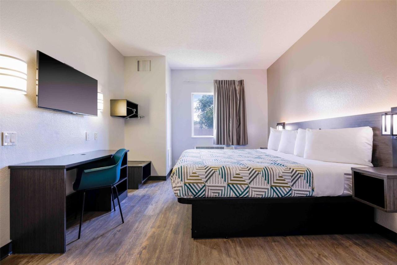 Image: Motel 6-Albuquerque, NM - North