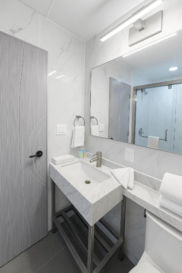 LIV Hotel Bronx - Newly Built — photo 3