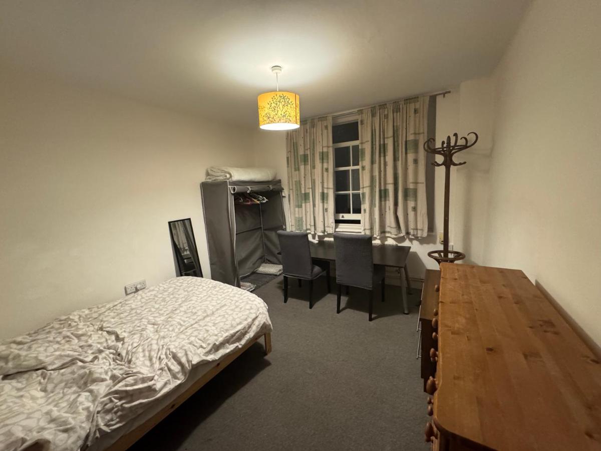 Russell square big room - 4