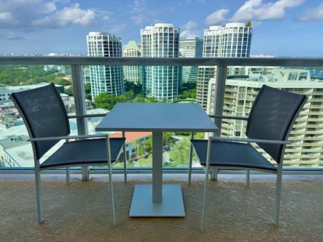 City View Balcony steps from Restaurants, Peacock Park & Marina - 5