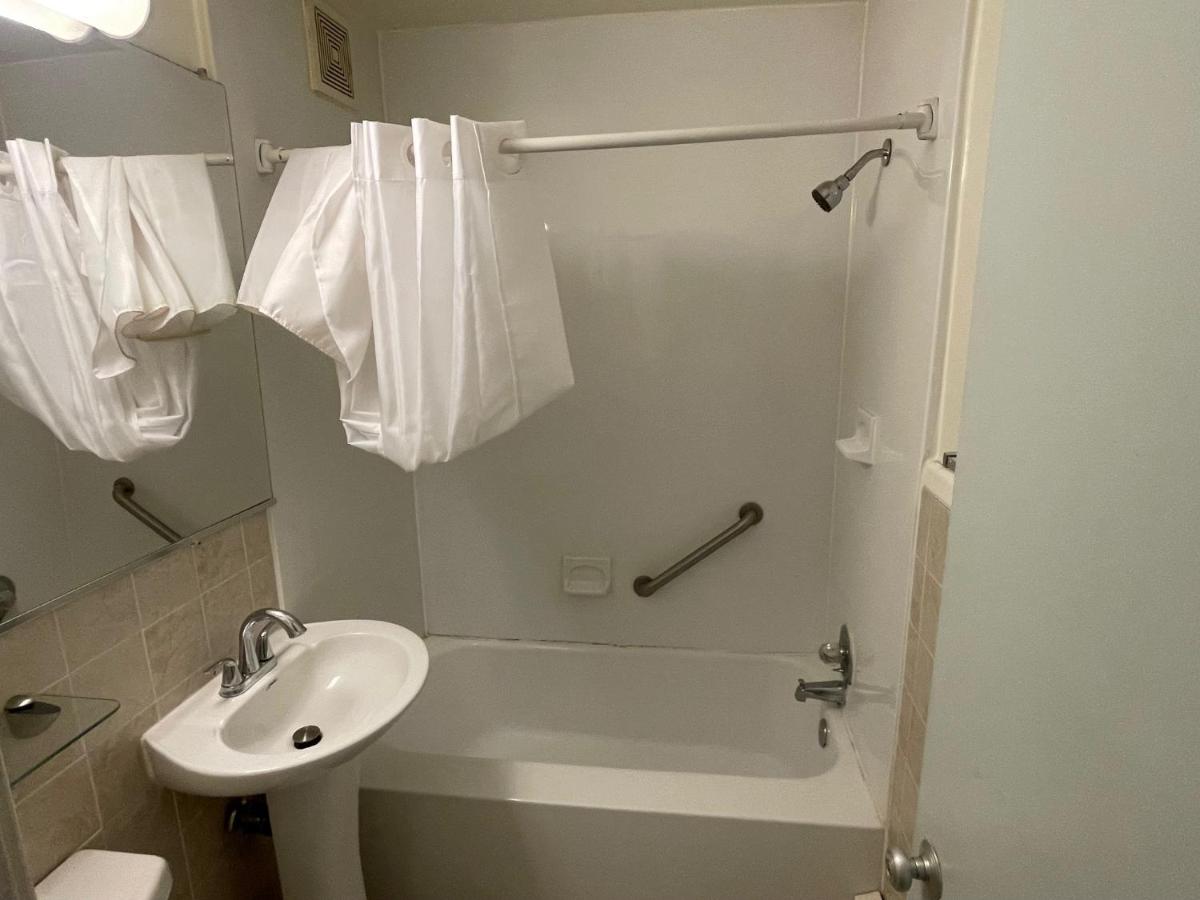 Travelers Motel — photo 7