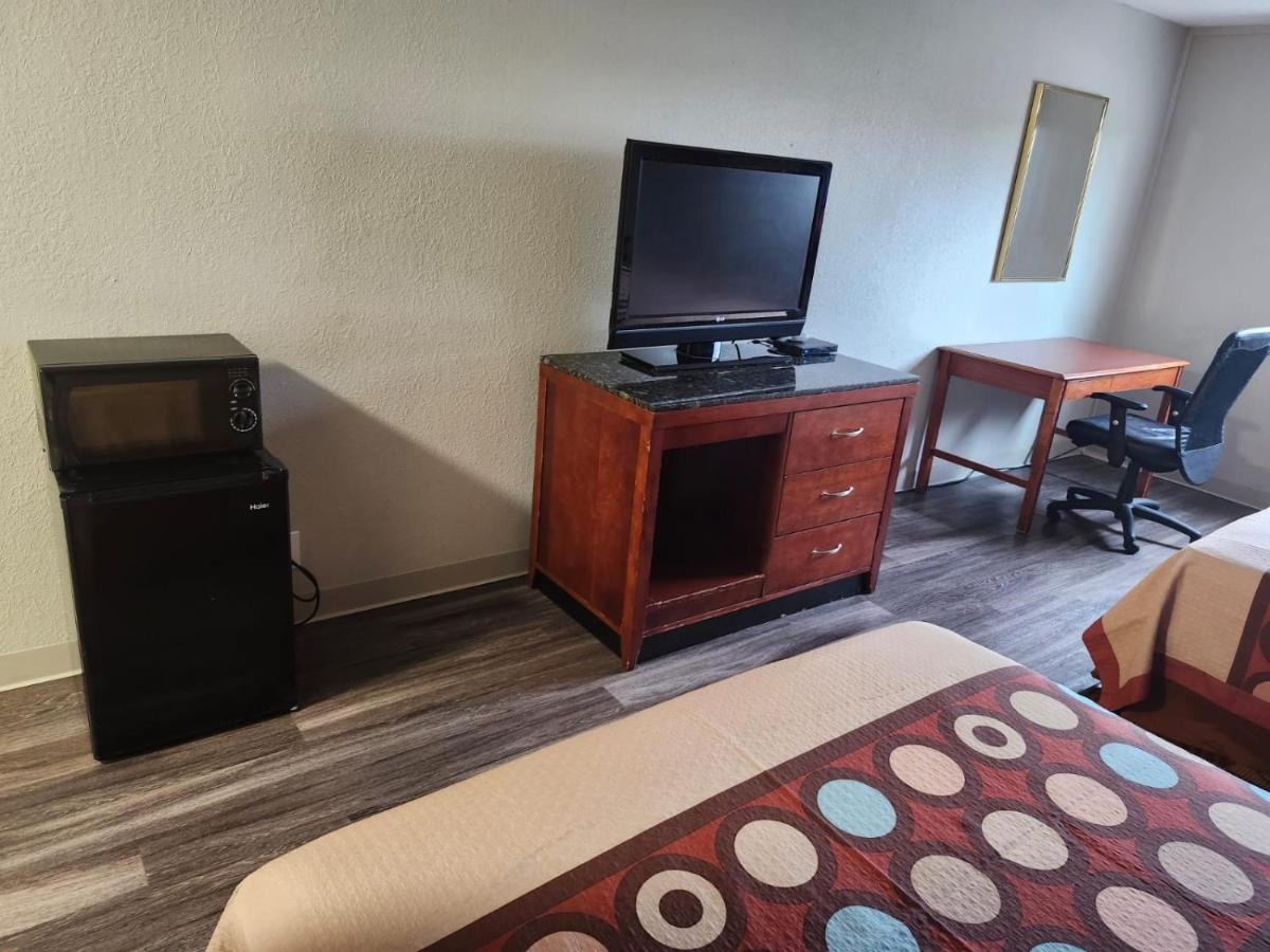Airport Inn — photo 4