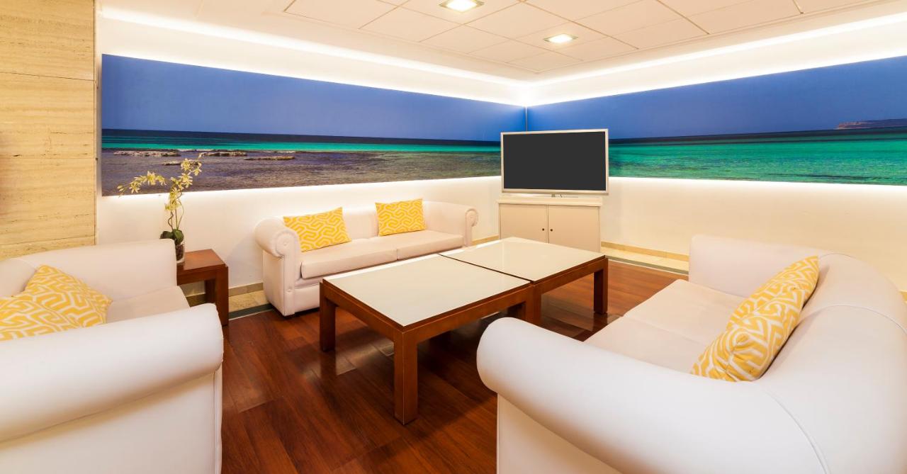 Globales Pionero, Santa Ponsa – Updated 2022 Prices