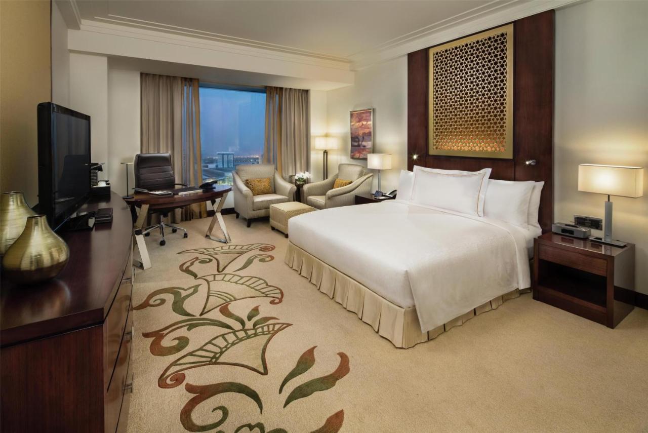 Deluxe King Room with Skyline View