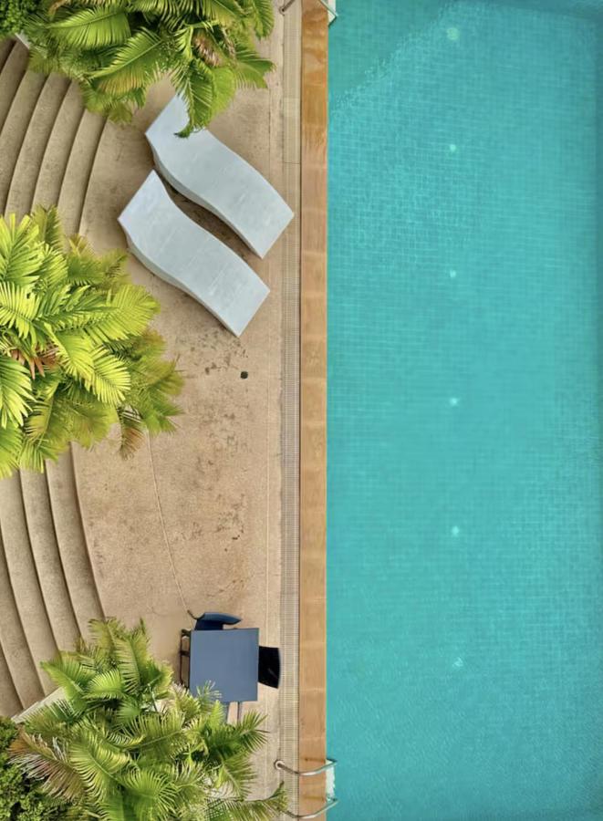 Great Balcony with 2 Beds Executive Unit - 4