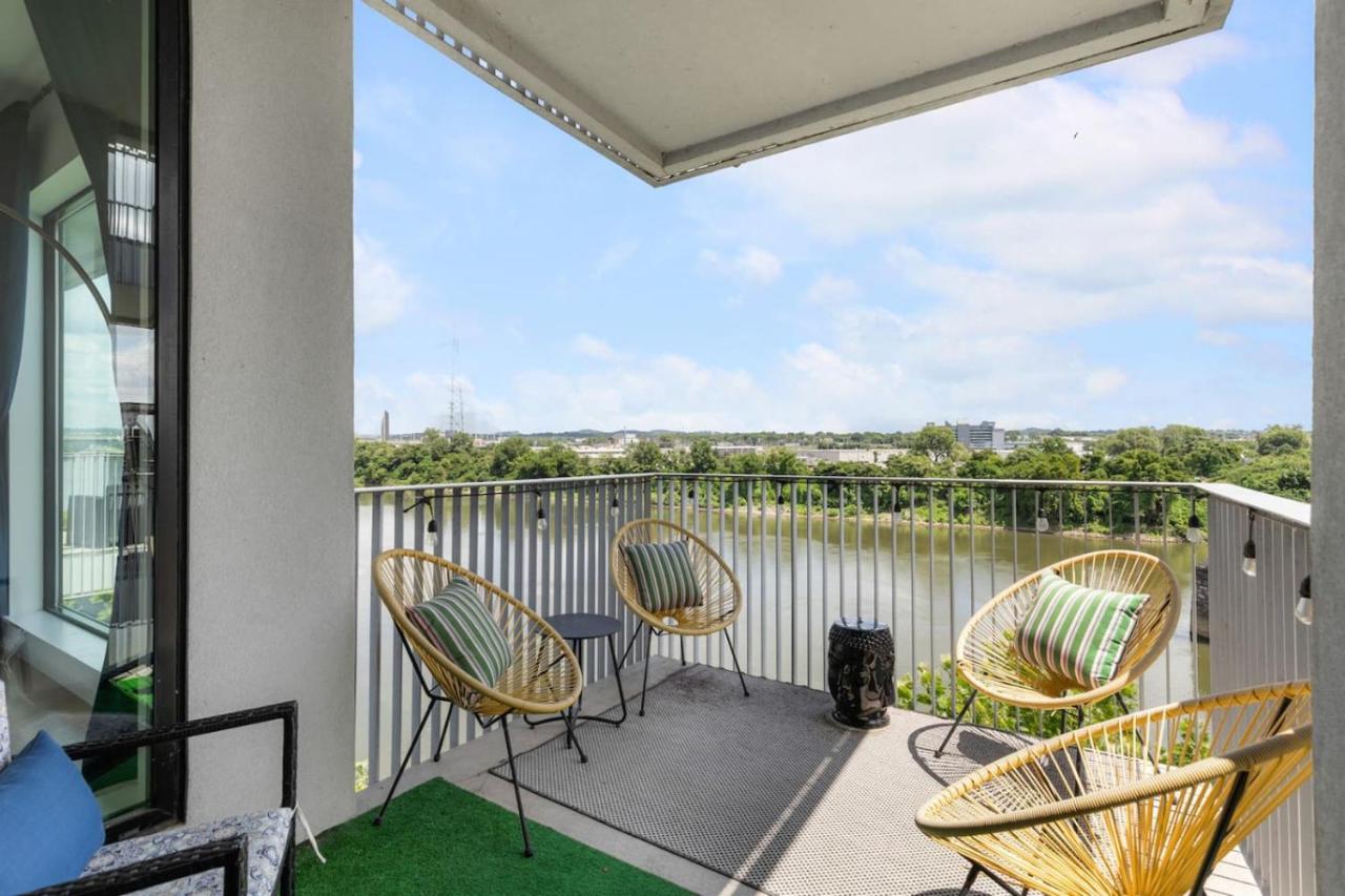 Luxury Riverview Walk to Broadway with Garage and Patio - 2