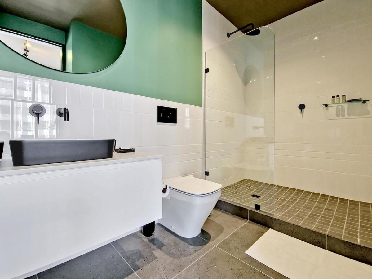 Luxurious hotel-type living couples retreat- pool - 3