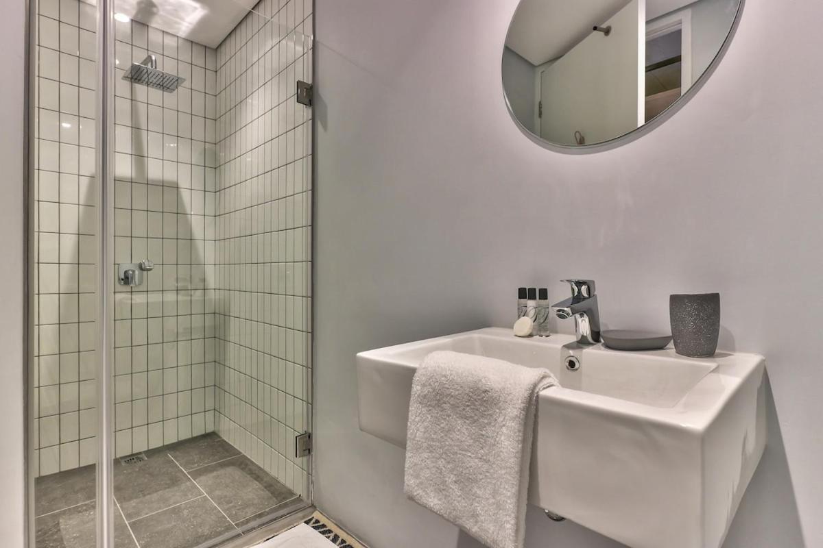 Secure Central Worker Bees luxury pad with pool - 3