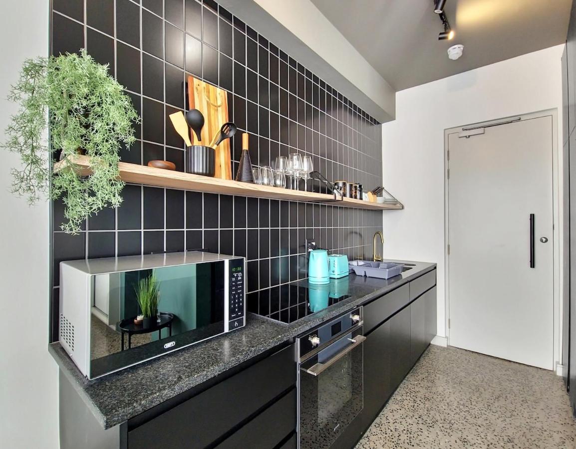 Trendy, secure, private balcony, Wifi & Smart TV - 3