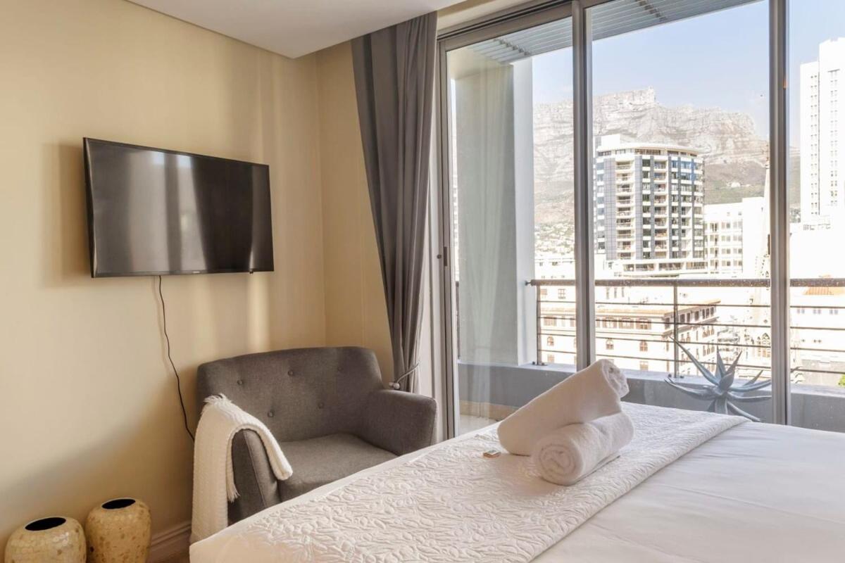 Abundance Views Green Market SquarePoolGym - 2