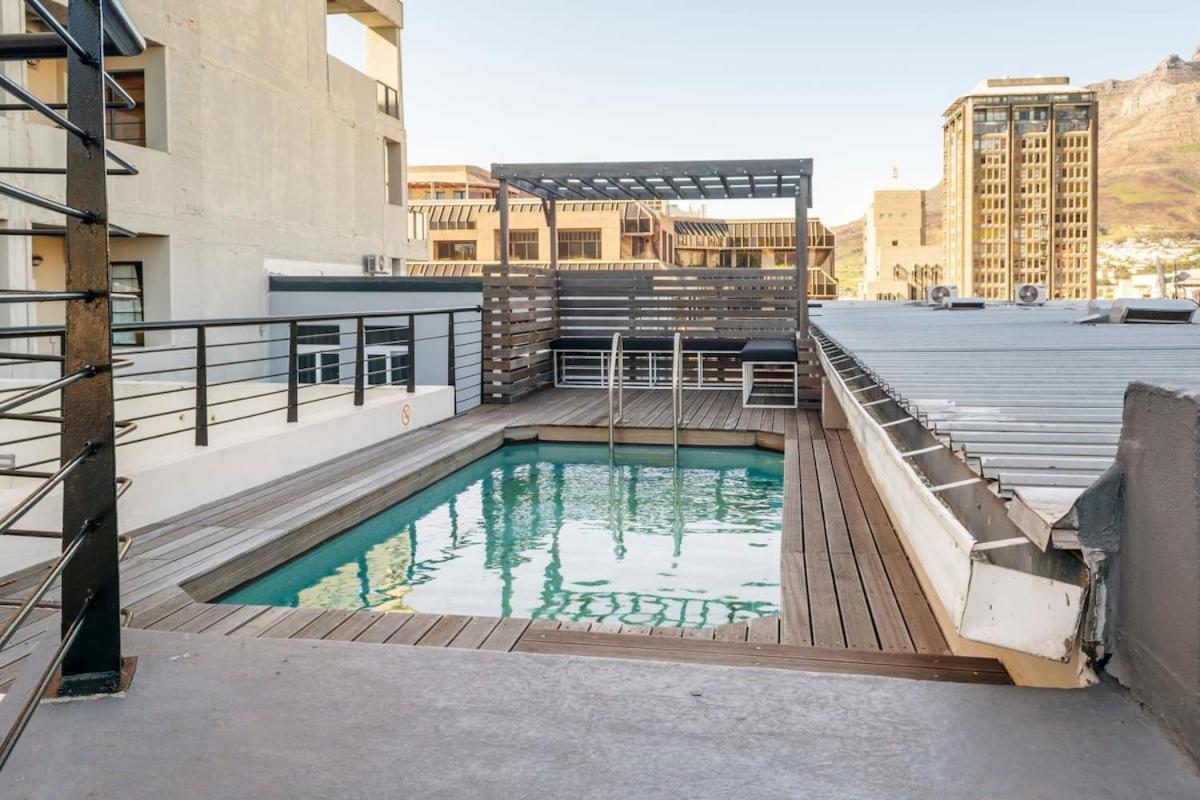 Abundance Views Green Market SquarePoolGym - 4