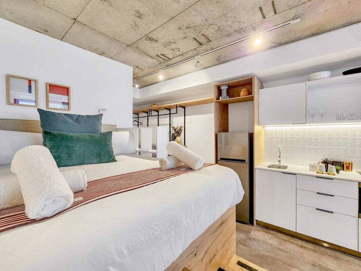 Stylish studio with Pool Access - 2