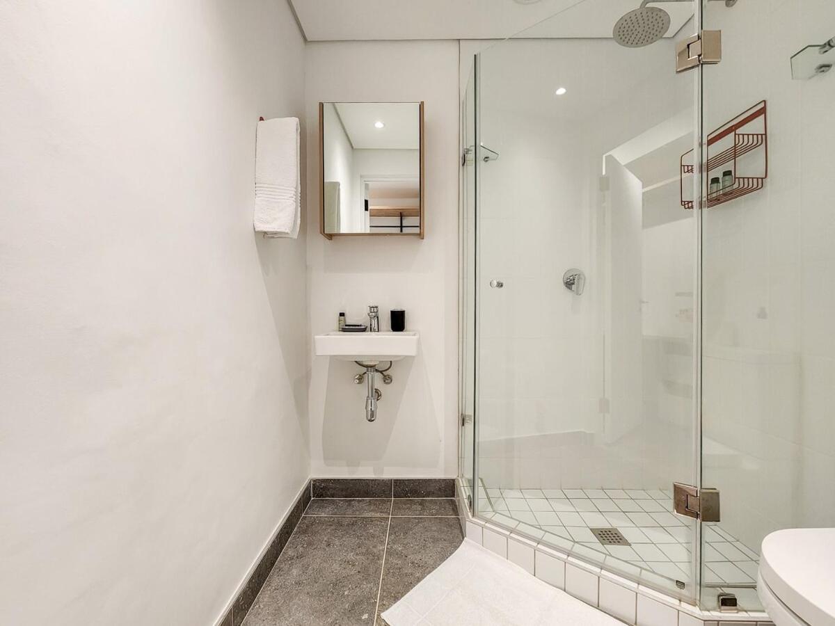 Stylish studio with Pool Access - 3