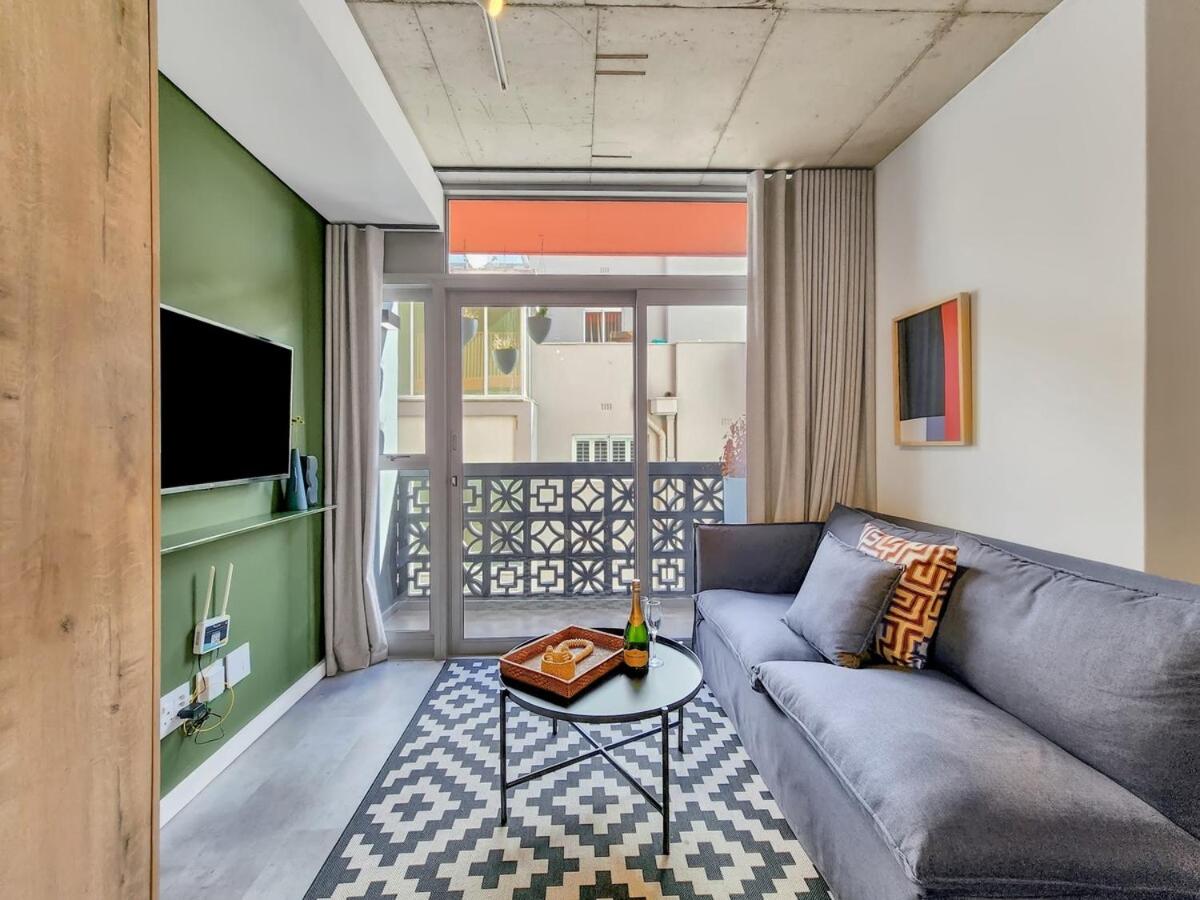 Secure Elegant Apartment Near Sea Point - 2