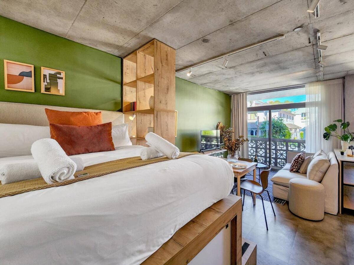 Oceanside, Modern Gem in Seapoint - 2