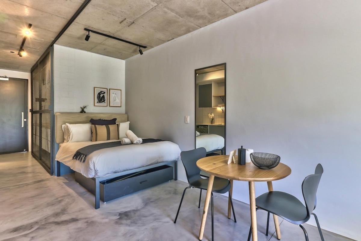 Secure Central Worker Bees luxury pad with pool - 2