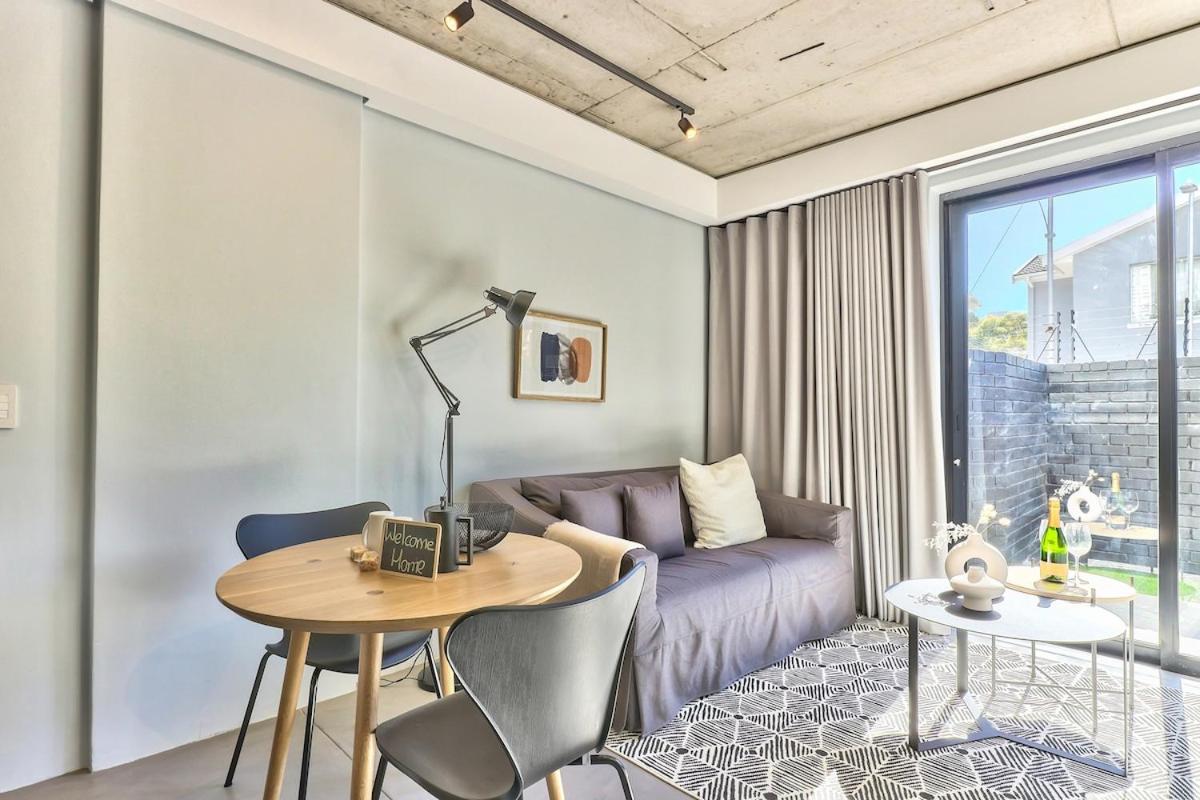 Secure Fast Wifi ideal for the Solo traveller - 5