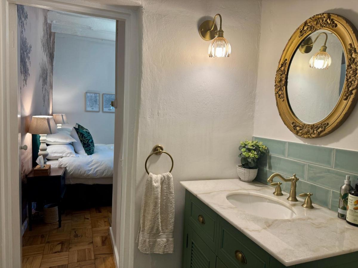 Falcon House Luxury Apartments - 3