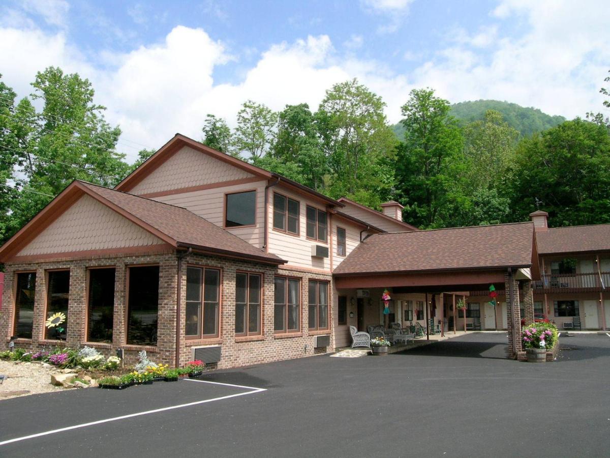 Jonathan Creek Inn — photo 1